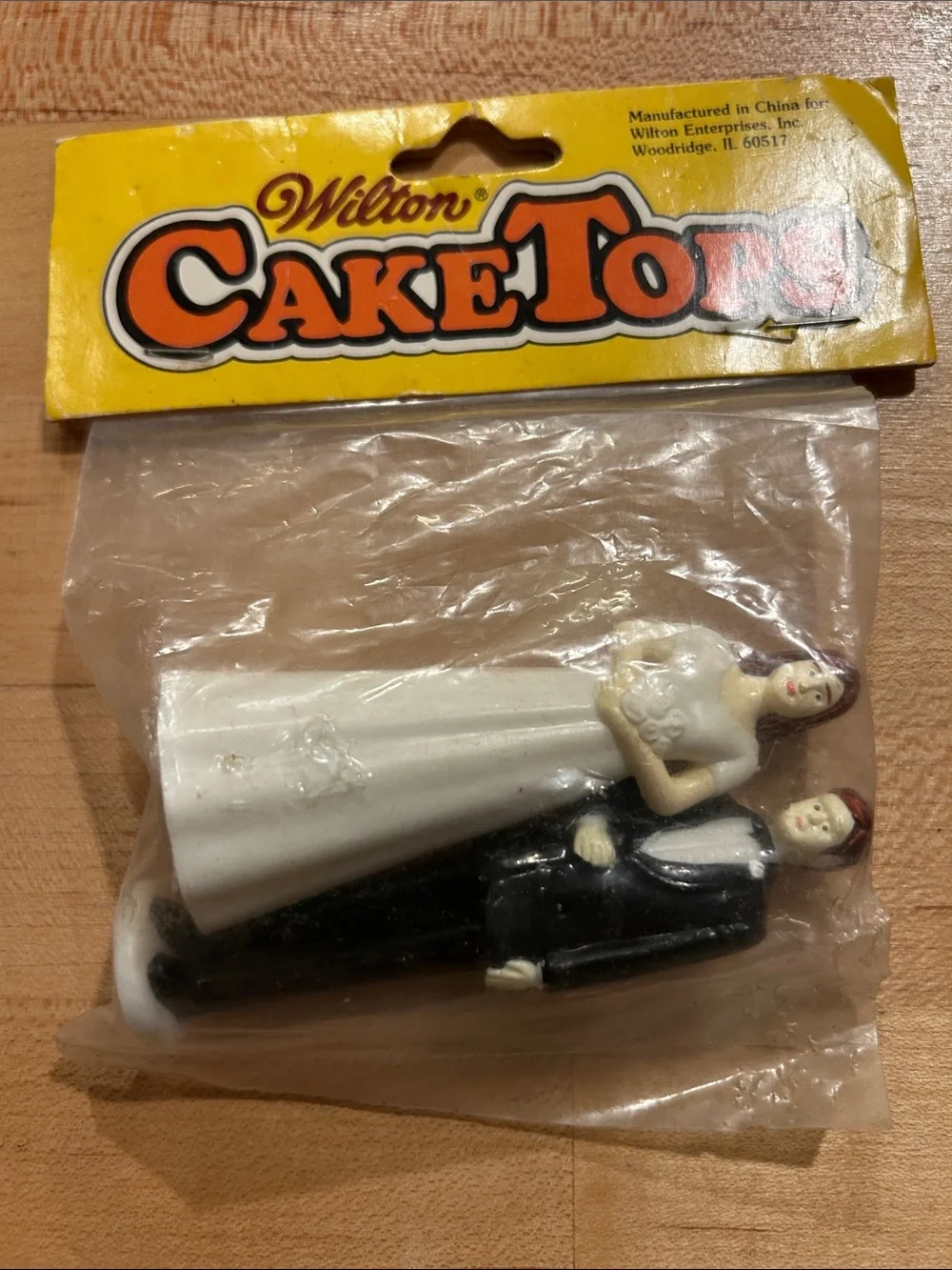 Wilton Bride & Groom Cake Topper in White and Black vintage plastic 3 in tall